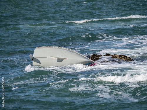 Tableau sur toile capsizing in strong gusts of wind