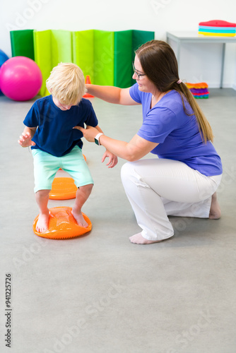 Obraz na plátně Child and physical therapist during session