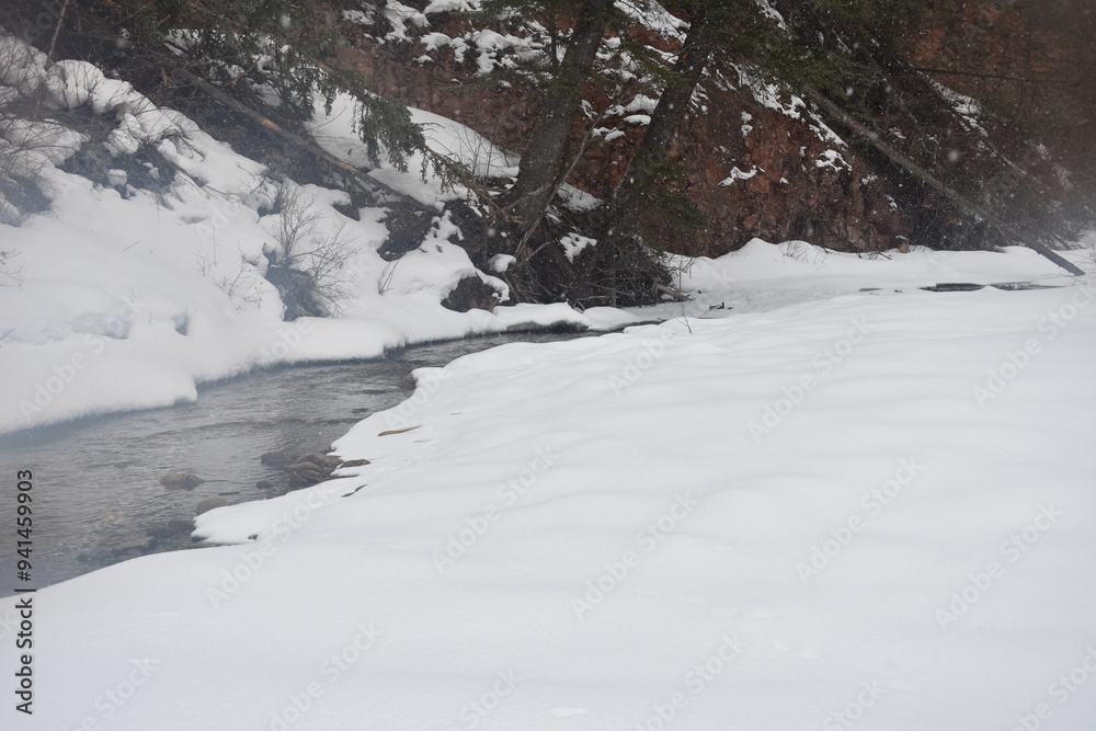 Obraz premium breaks in the river ice