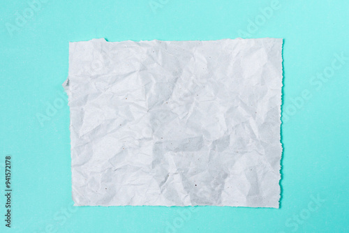Cuadro en lienzo Crumpled paper to write a note on a turquoise background.