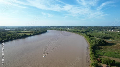 Video of the tidal bore on the Dordogne river at Vayres, in Gironde. The phenomenon occurs at various times of the year, attracting both surfers and spectators. photo