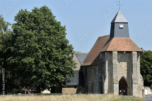 Genouilly - Eglise Saint Pierre photo