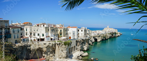 Fotografía Vieste old town in a summer day, Gargano, Puglia, Italy