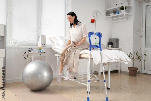 Female patient sitting on b...