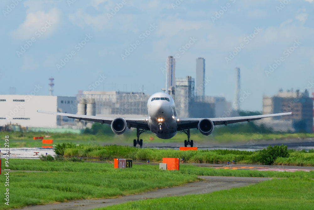 Fototapeta premium 離陸する飛行機