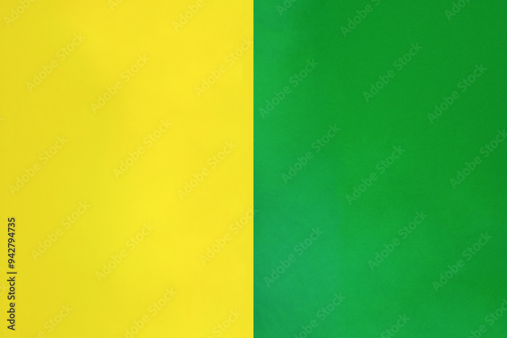 Fototapeta premium 中央から縦に半分に分かれ黄色と緑色の壁紙