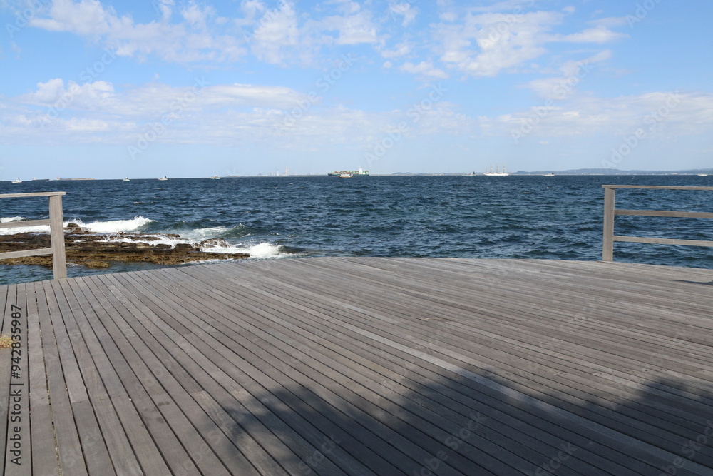 東京湾の風景（横須賀）。走水観音崎ボードウォーク。