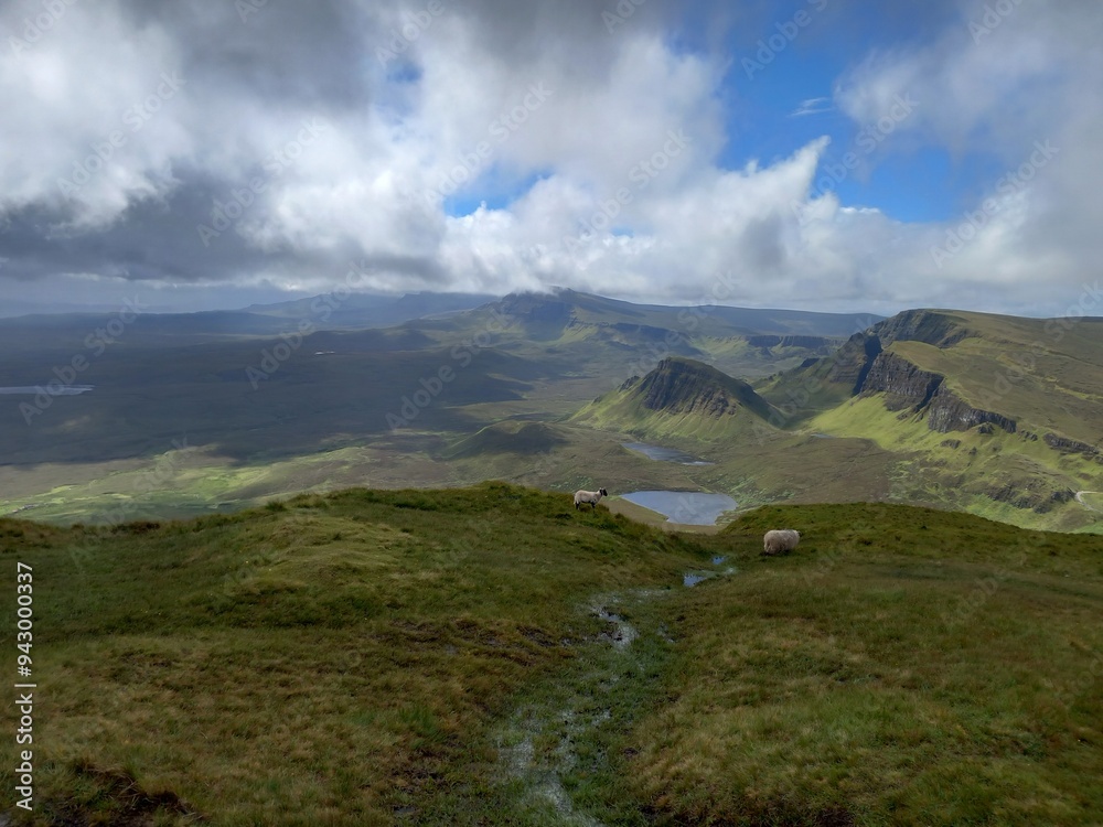 Fototapeta premium Quiraing walk Ilse of Skye Schotland Green holiday