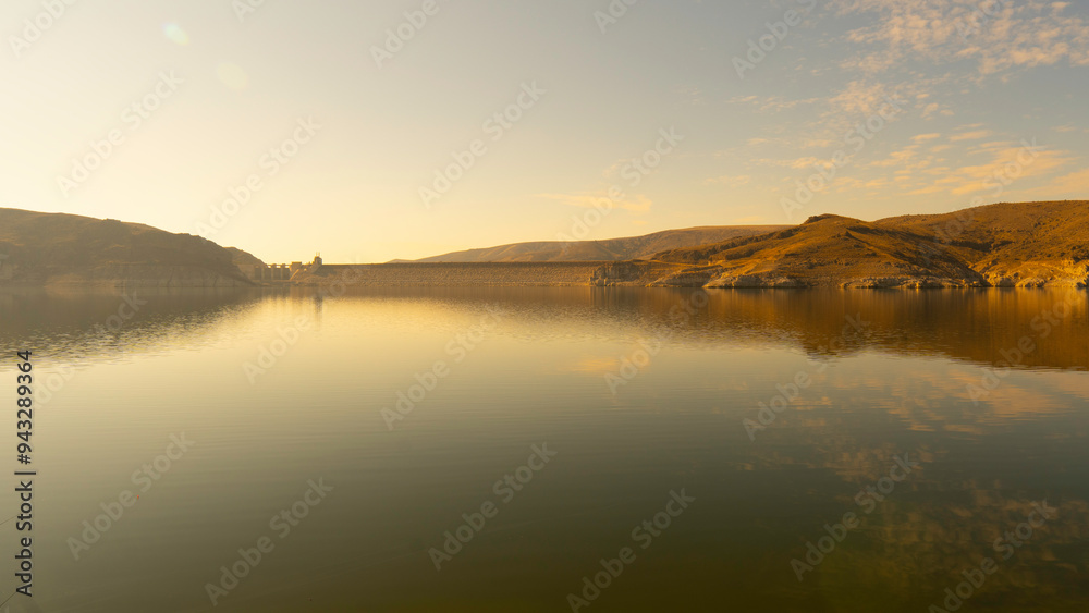 Obraz premium sunset over the lake