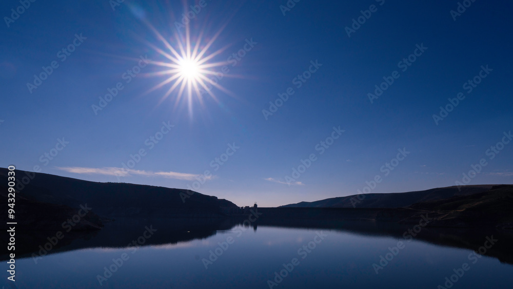 Fototapeta premium sunrise over the lake