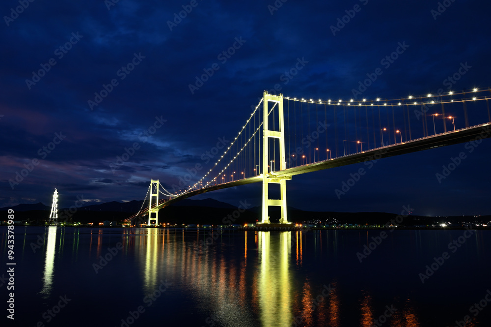 Obraz premium 白鳥大橋夜景