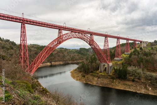 Le viaduc de Garabit au-dessus de la vallée de la Truyère, Cantal, Auvergne-Rhône-Alpes, France