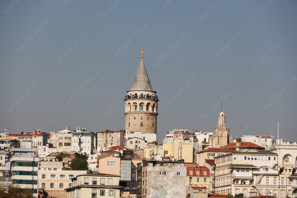 Obraz premium The beautiful and famous Galata Tower in Istanbul, Turkey