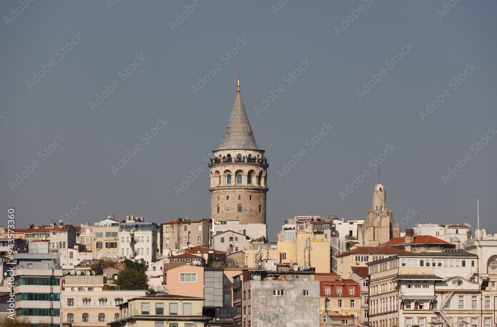Obraz premium The beautiful and famous Galata Tower in Istanbul, Turkey