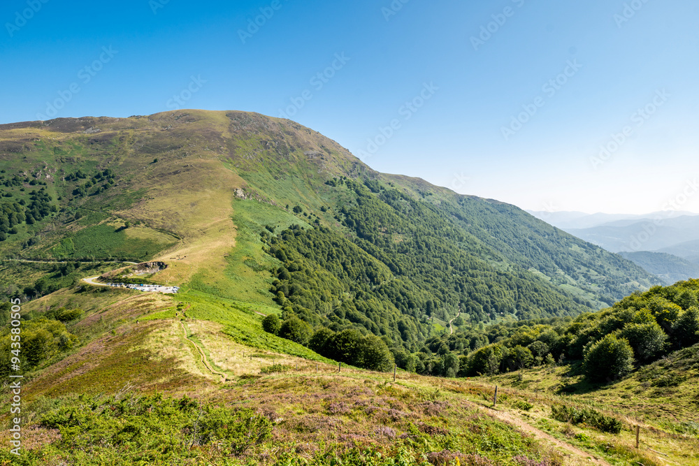 Obraz premium Col de la Core in the Ariège Pyrenees - Panoramic View of Mountain Ranges