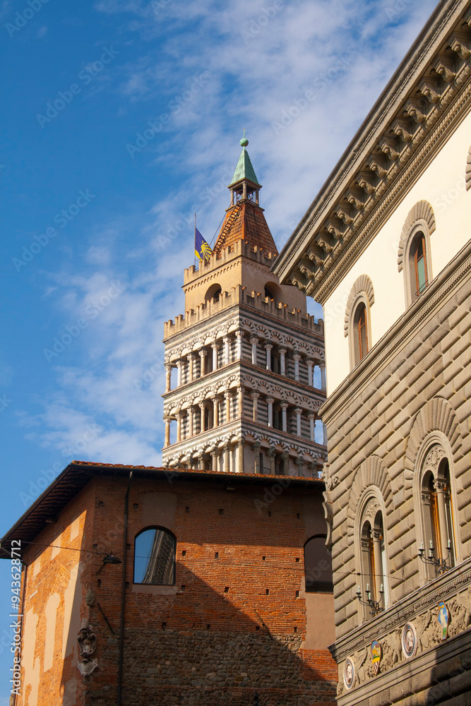 Fototapeta premium Italia, Toscana, la città di Pistoia. Campanile del Duomo.
