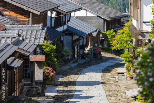 日本　岐阜県中津川市にある中山道の宿馬町、馬籠宿の石畳の坂道と町並み