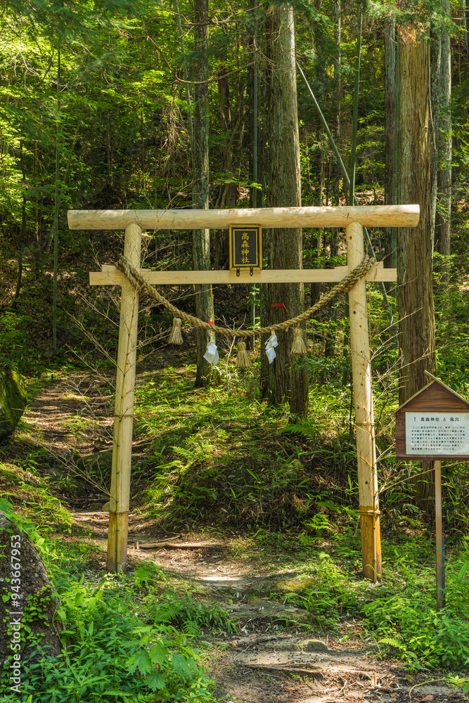 日本 岐阜県中津川市にある高森神社の鳥居 日本 岐阜県中津川市にある高森神社の鳥居