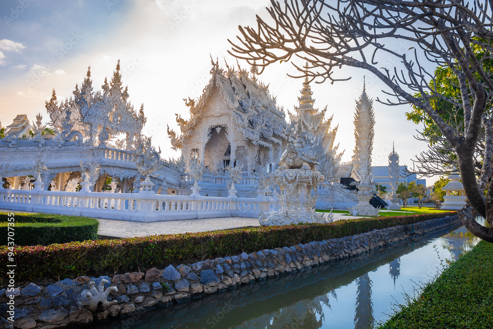 Naklejka premium Beautiful and amazing white temple at Wat Rong Khun at sunset time Chiang Rai, Thailand It is a tourist destination. Landmark of Chiang Rai