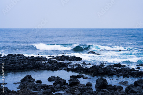 Fototapeta Naklejka Na Ścianę i Meble -  waves and rocks