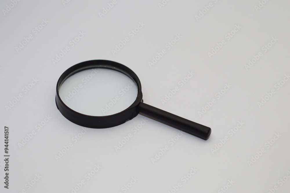 Black Handheld Magnifying Glass: Ideal for Close-Up Viewing Black Handheld Magnifying Glass: Ideal for Close-Up Viewing