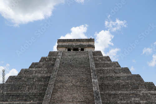 Exploring Chichén Itzá: A Journey Through Maya Archaeology, Temples, and Astronomical Wonders