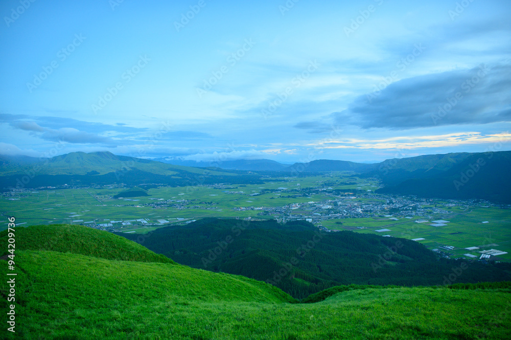 Naklejka premium 熊本 阿蘇 大観峰 夕暮れ たそがれ時