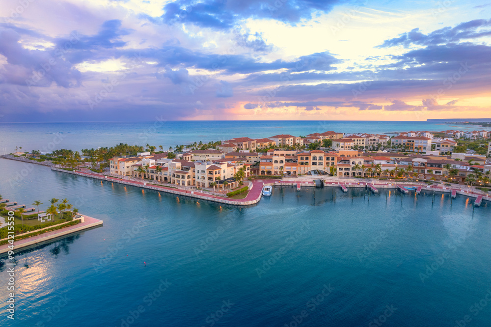 Fototapeta premium Atardecer cap cana marina
