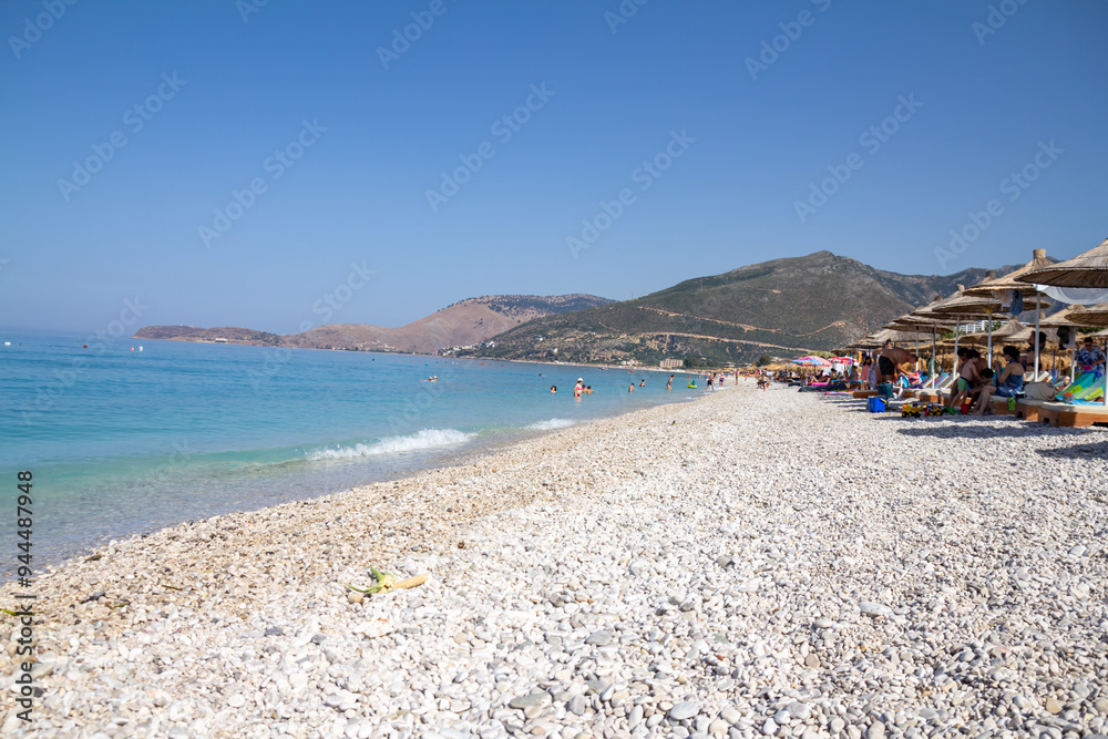 Obraz premium rocky coastline with a blue sky full of summer colors