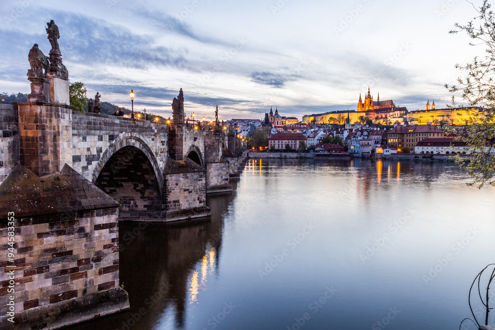 Obraz premium Evening view of Charles Bridge and Prague Castle, Czech Republic