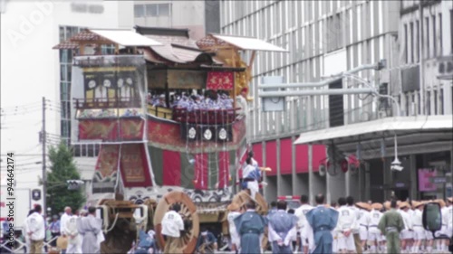 Wallpaper Mural 夏の風物詩である京都祇園祭の後祭の山鉾巡業、四条河原町交差点での辻回し Torontodigital.ca