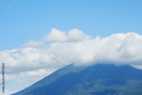 美しい夏の羊蹄山