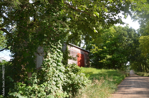 old red barn in the countryside