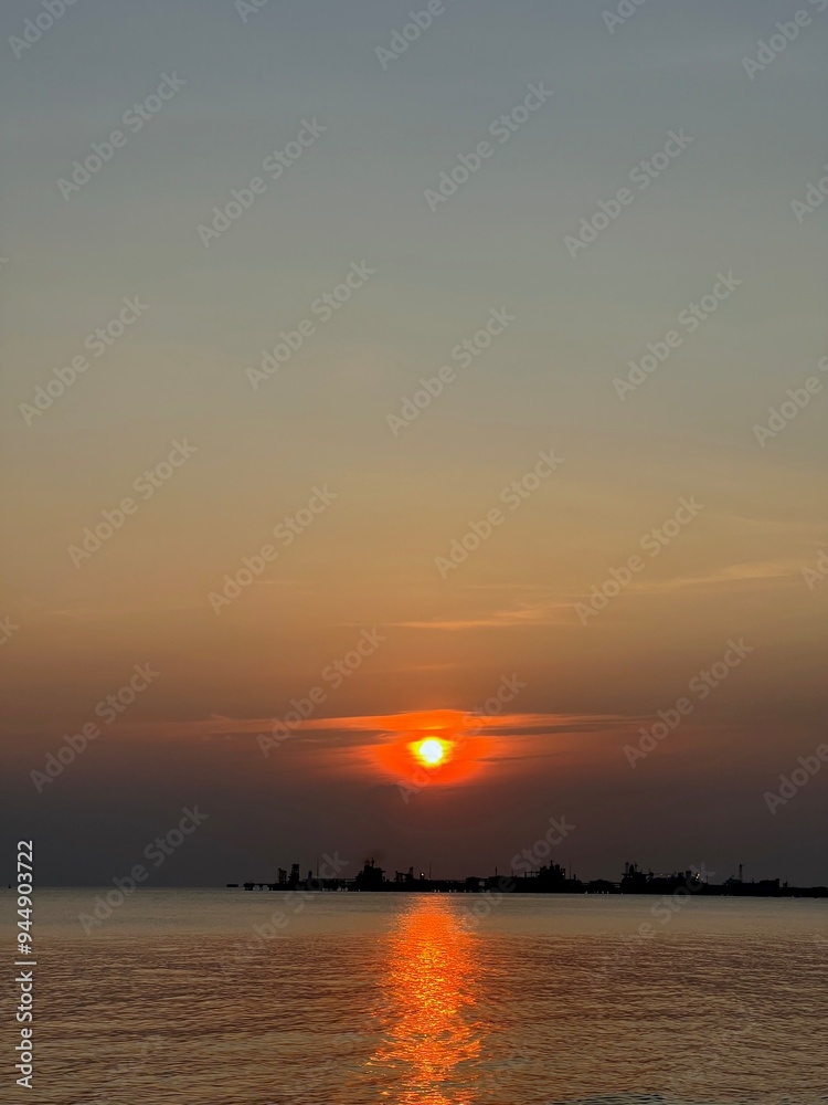 Fototapeta premium The sunset over the sea