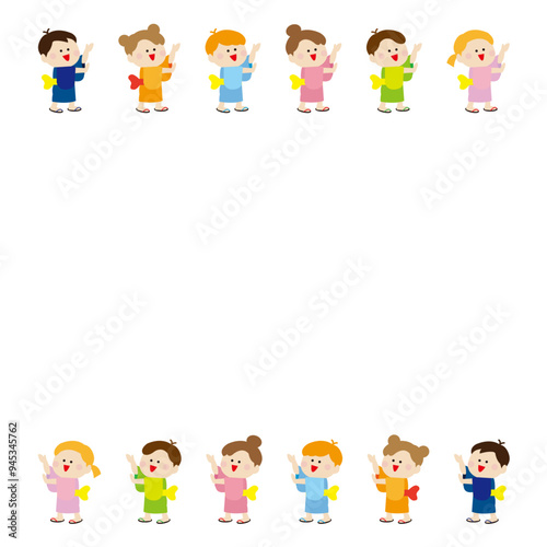 盆踊りをしている子供たち