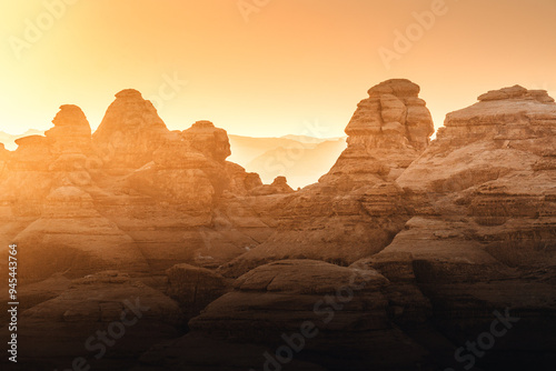 Fototapeta Schluchten, Klippen und Felsformationen bei goldener Stunde beim Sonnenaufgang i