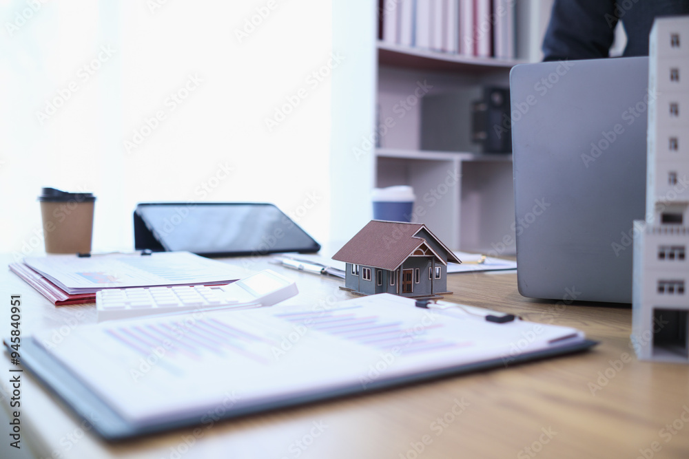 Φωτογραφία Mock up of building and documents placed on the desk of the agent in the real estate office to prepare for the customers who will come to see the property before deciding to buy the real estate
