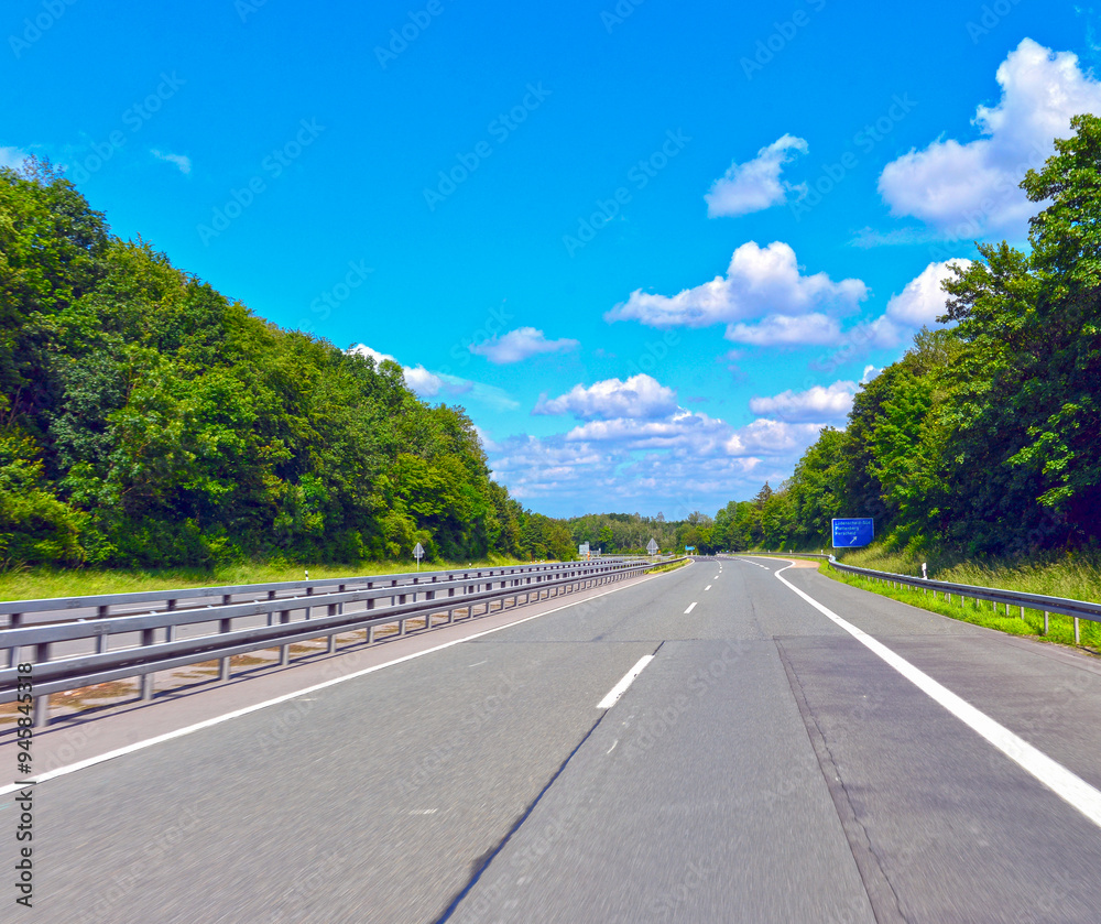 Sauerlandlinie A45 vor Ausfahrt Lüdenscheid in Nordrhein-Westfalen
Sauerlandlinie A45 vor Ausfahrt Lüdenscheid in Nordrhein-Westfalen