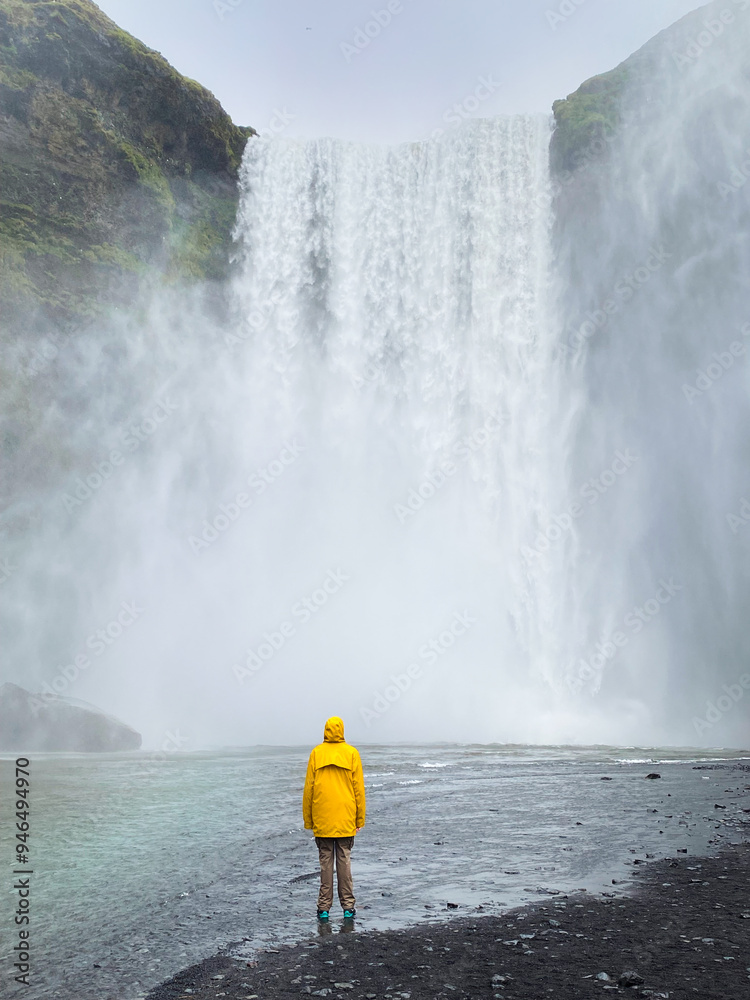 Vor dem gewaltigen Skógafoss