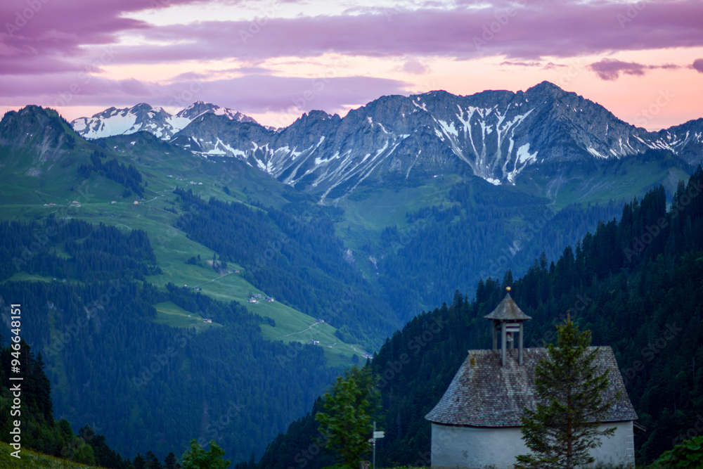 Blick von Faschina-Fontanella auf das Lechquellengebirge in Vorarlberg (Österreich) Blick von Faschina-Fontanella auf das Lechquellengebirge in Vorarlberg (Österreich)