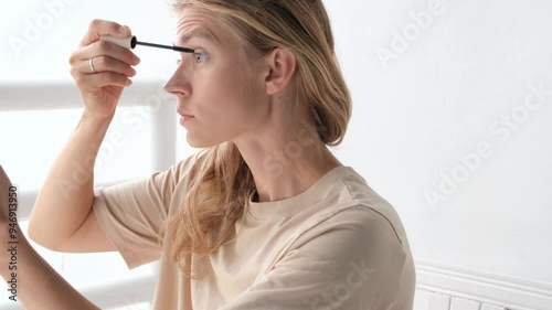 woman make up in the morning