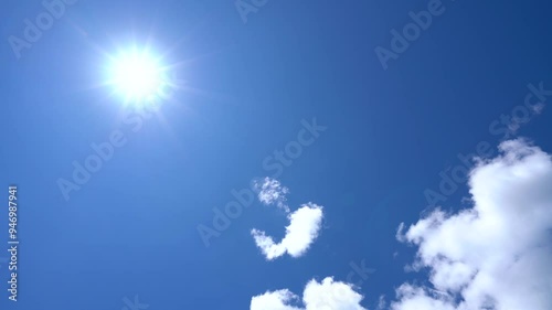 太陽と雲（8月）