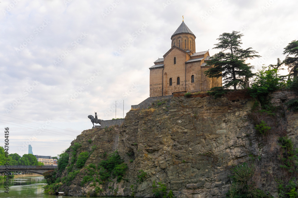 Metekhi Virgin Mary Assumption church and Vakhtang Gorgasali statue on the rock. Mtkvari (Kura) river and bridge Metekhi Virgin Mary Assumption church and Vakhtang Gorgasali statue on the rock. Mtkvari (Kura) river and bridge
