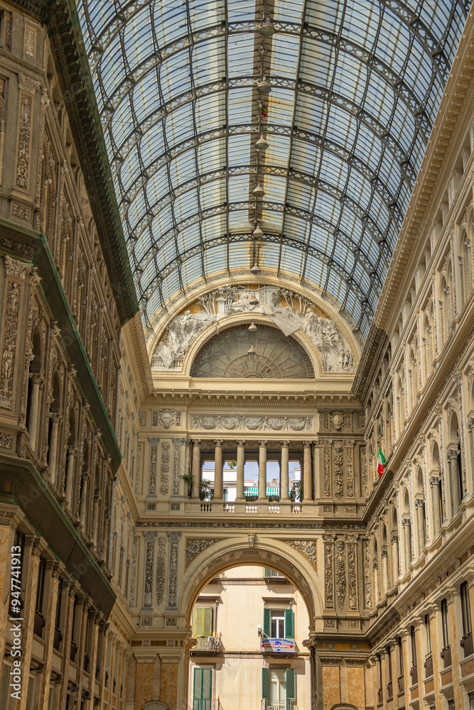 le plafond de verre de la galleria umberto à Naples, italie le plafond de verre de la galleria umberto à Naples, italie