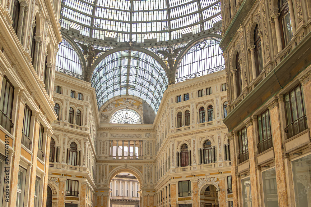 le plafond de verre de la galleria umberto à Naples, italie le plafond de verre de la galleria umberto à Naples, italie
