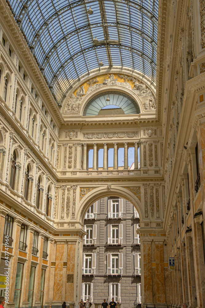 le plafond de verre de la galleria umberto à Naples, italie le plafond de verre de la galleria umberto à Naples, italie