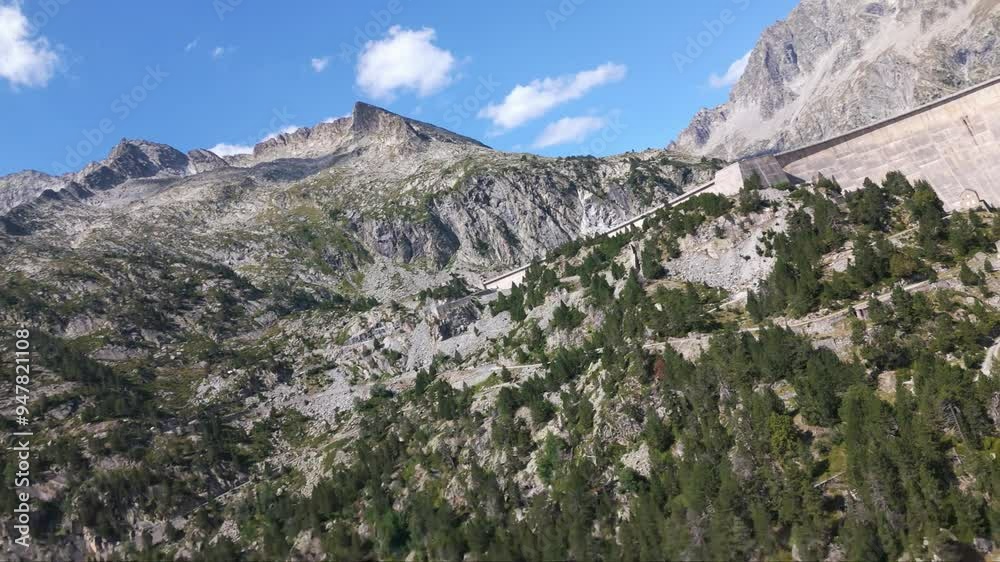 Virage devant le barrage