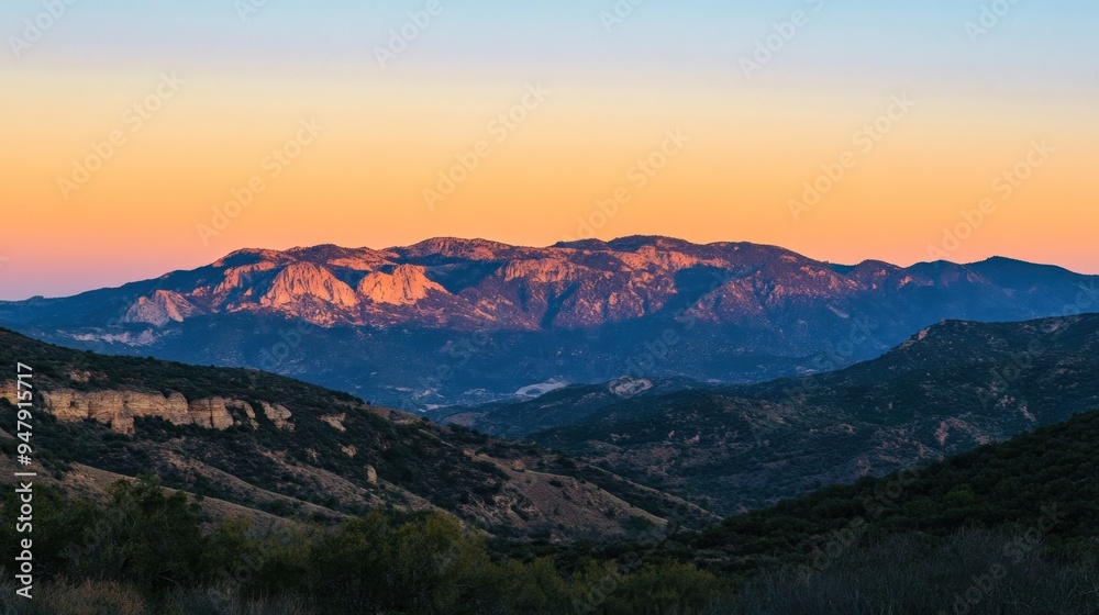 Fototapeta premium Majestic Mountain Range at Sunset