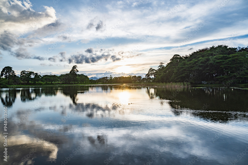 Obraz premium 福島 夕暮れの大池公園（矢吹町）