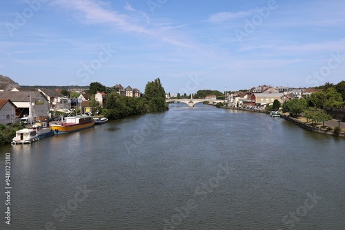 Wallpaper Mural La rivière Oise dans la ville, ville de Compiègne, département de l'Oise, France Torontodigital.ca